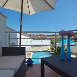 Apartments Villa Holiday شقة