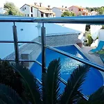 Apartments Villa Holiday شقة *