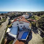 아파트 Apartments Villa Holiday 풀라